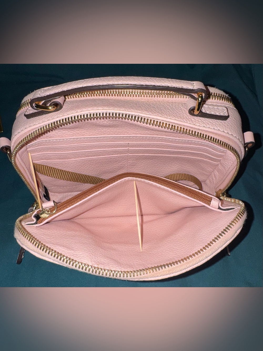 Dooney & Bourke Women's Belvedere Ambler Crossbody Camera Bag Pebbled Leather - Picture 9 of 15